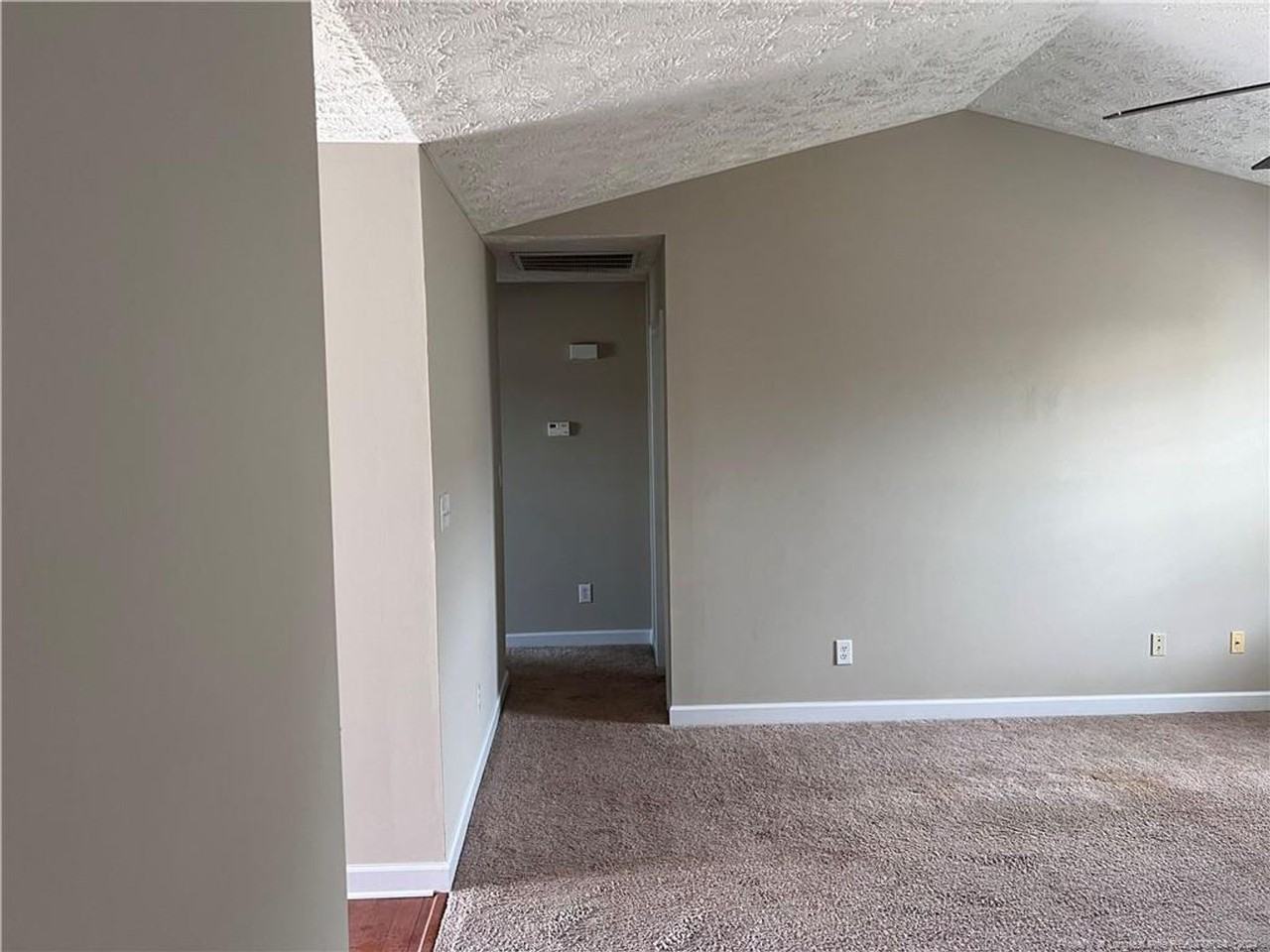 1465 Avoncroft Dr - Photo 3 of 13