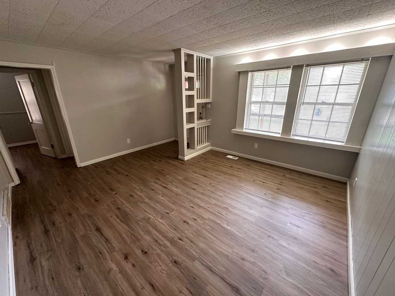 1028 N Terrace Dr - Photo 3 of 10