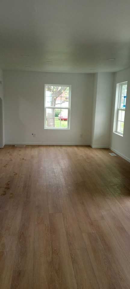 420 Amherst Ave - Photo 2 of 10