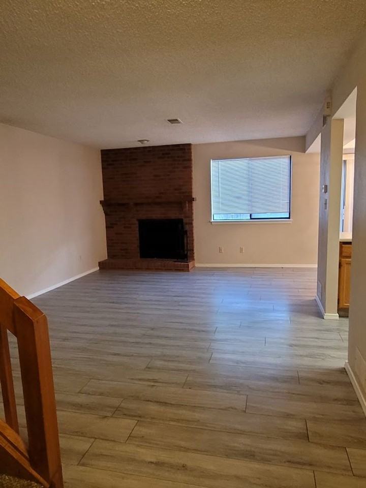 1062 S Yampa St - Photo 2 of 20