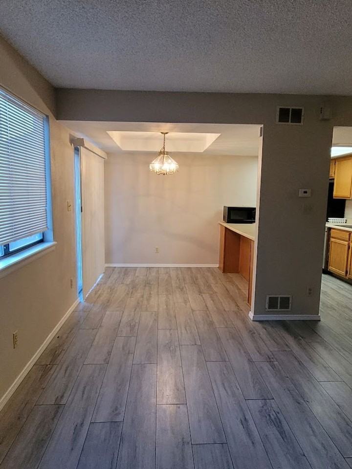 1062 S Yampa St - Photo 5 of 20