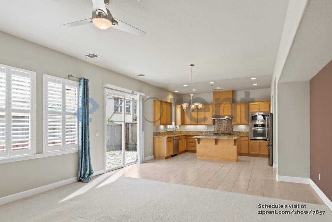 213 Marbella Ln - Photo 3 of 25