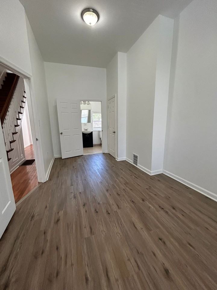 2225 N 17th St #1 - Photo 4 of 23