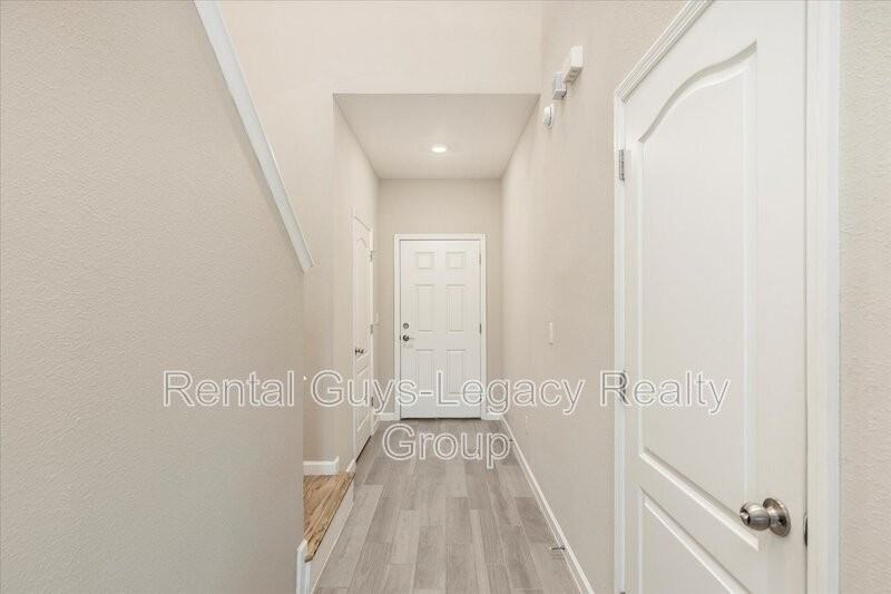 12667 Josslyn Ln - Photo 3 of 24