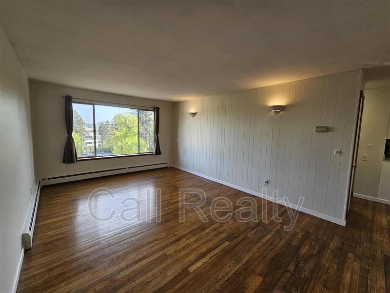 904 W Lincoln Pl #5 - Photo 2 of 10