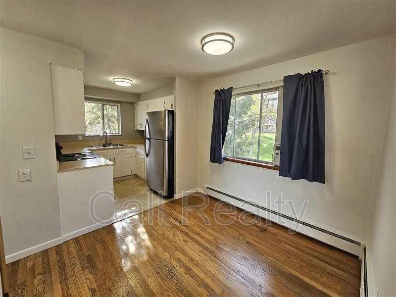 904 W Lincoln Pl #5 - Photo 5 of 10