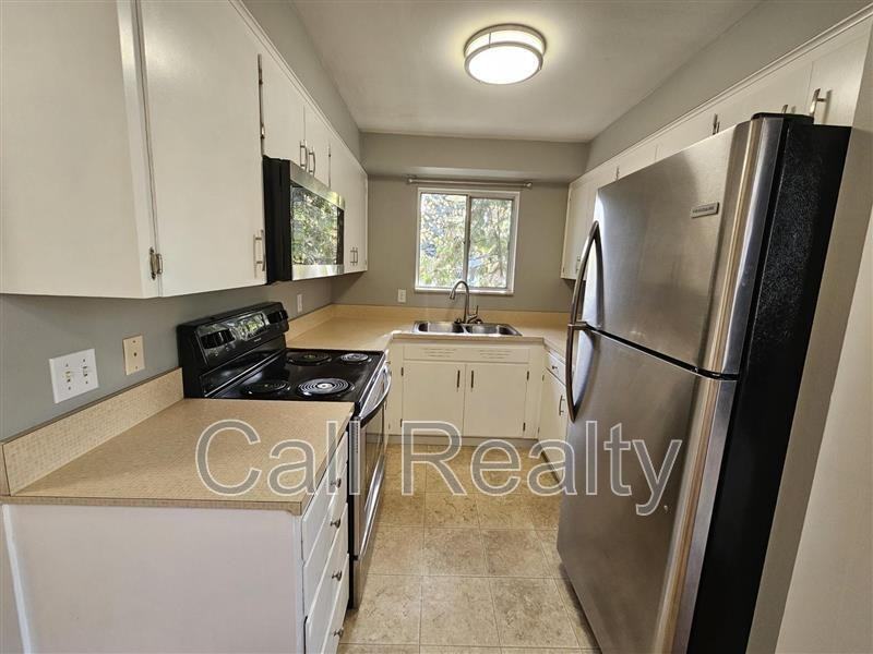 904 W Lincoln Pl #5 - Photo 6 of 10