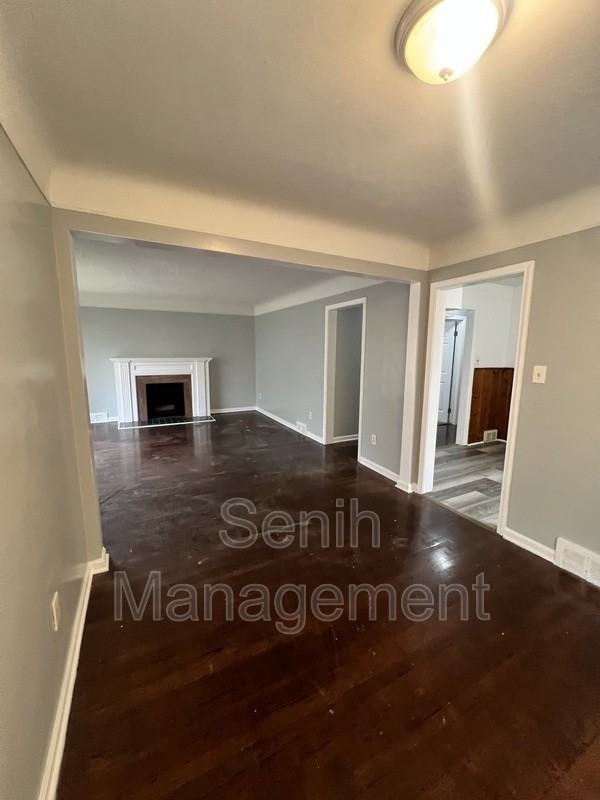 7334 Thatcher St - Photo 3 of 11