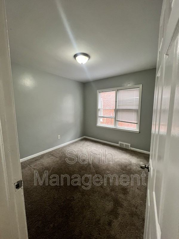 7334 Thatcher St - Photo 6 of 11