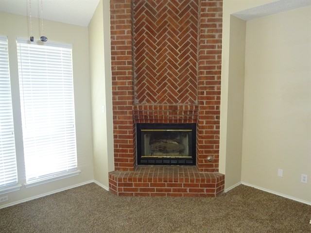 17927 Holderness Ln - Photo 2 of 9