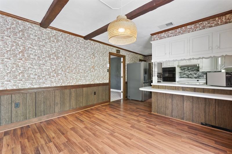 315 Oakwood Ave - Photo 7 of 34