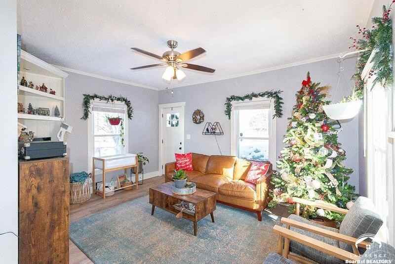 1017 Delaware St - Photo 3 of 28