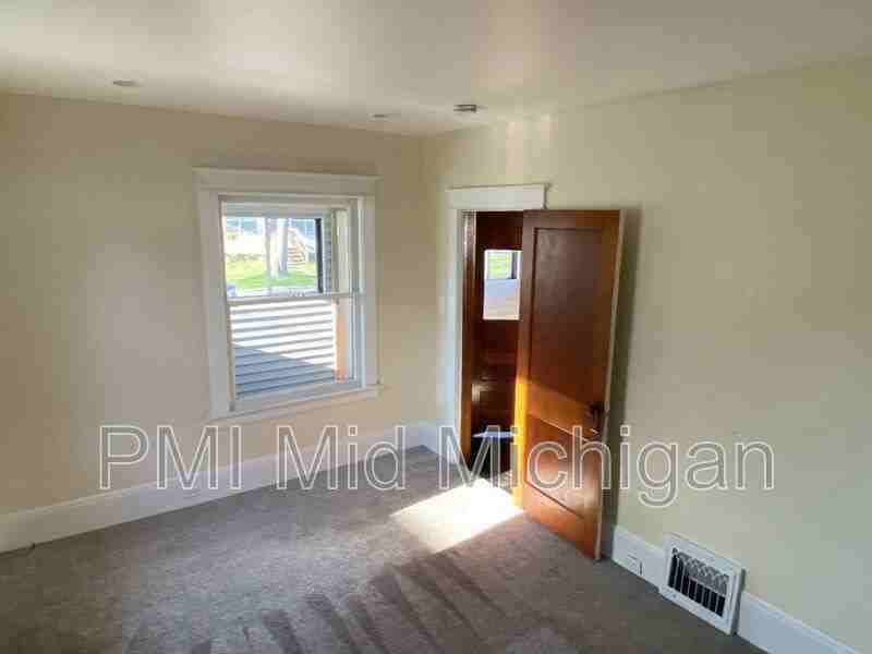 1609 Birney St - Photo 2 of 6