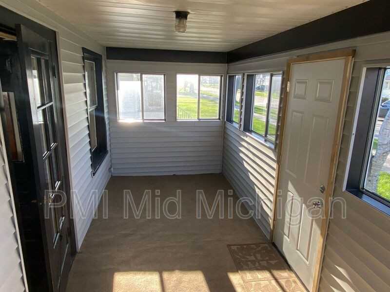 1609 Birney St - Photo 3 of 6