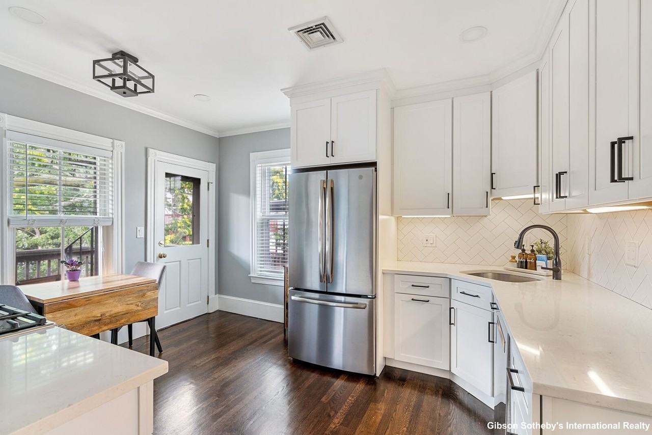 176 Bowen St #3 - Photo 4 of 18