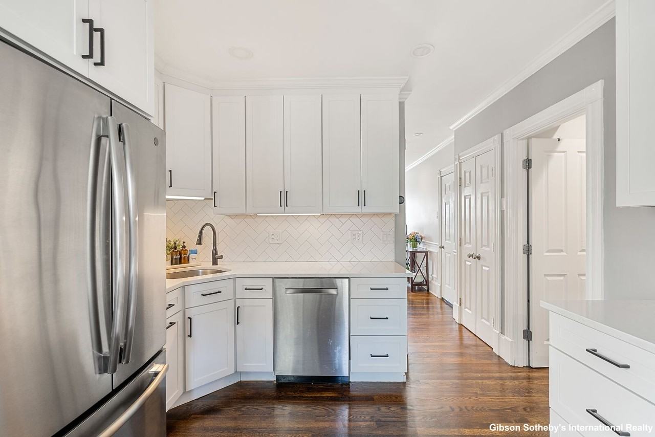 176 Bowen St #3 - Photo 6 of 18