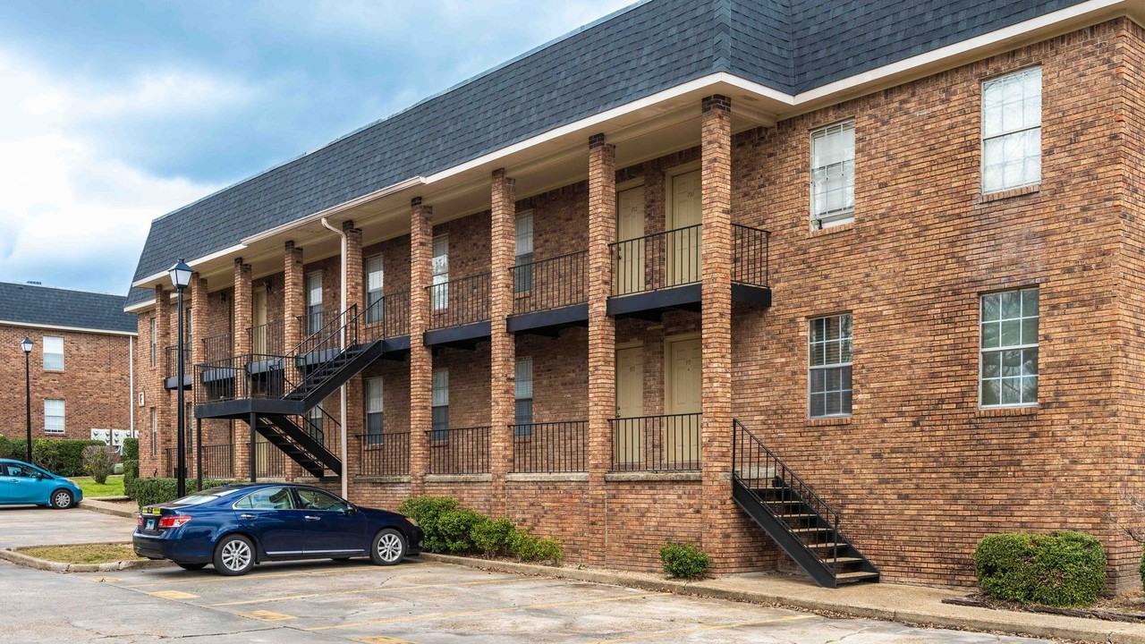 111 N 33rd Ave - Photo 6 of 50