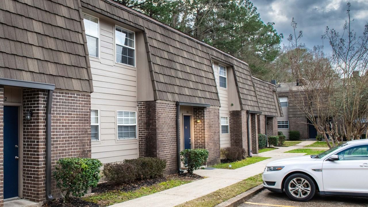 Lincoln Square Apartment Homes - Photo 4 of 40