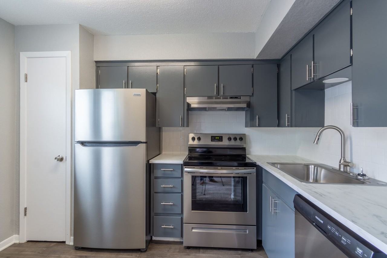 Wornall Place Apartments & Townhomes - Photo 4 of 50