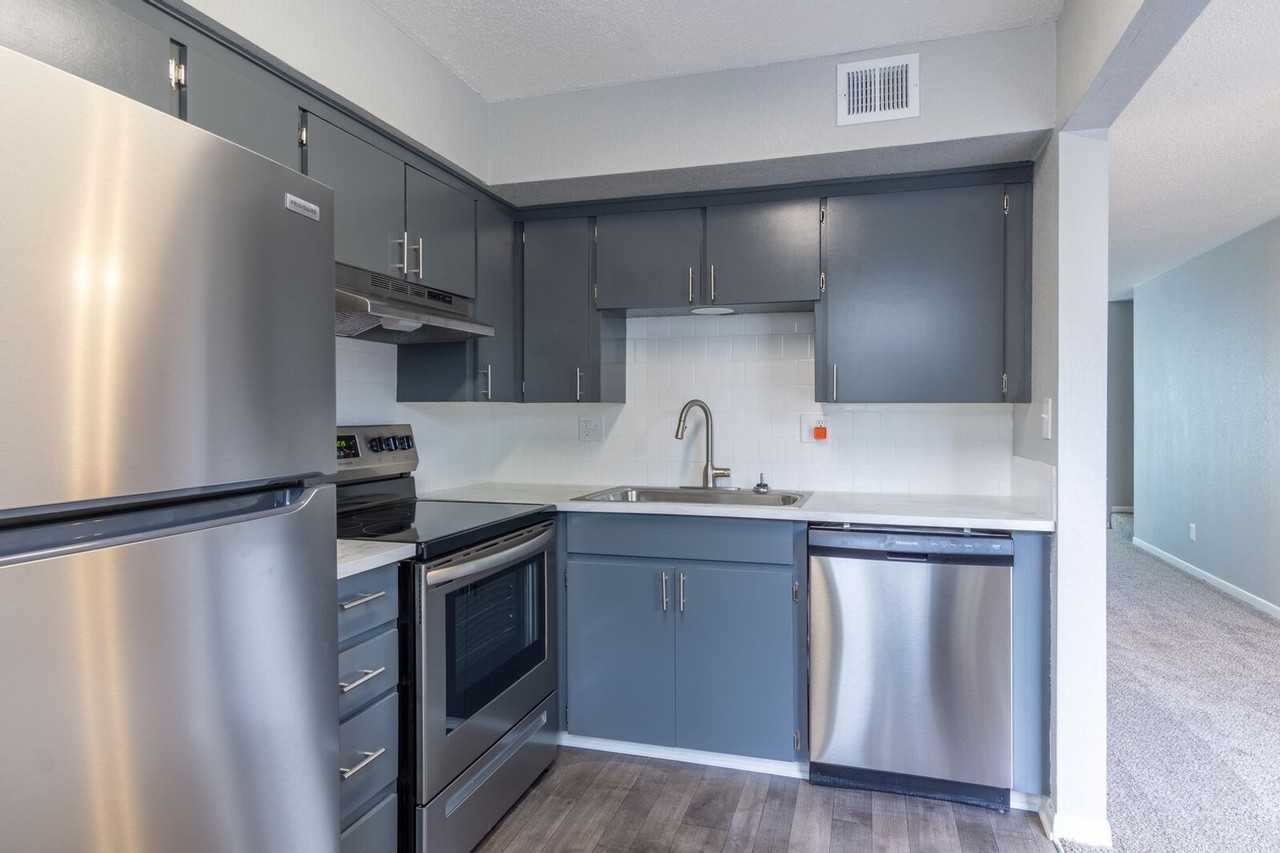 Wornall Place Apartments & Townhomes - Photo 5 of 50