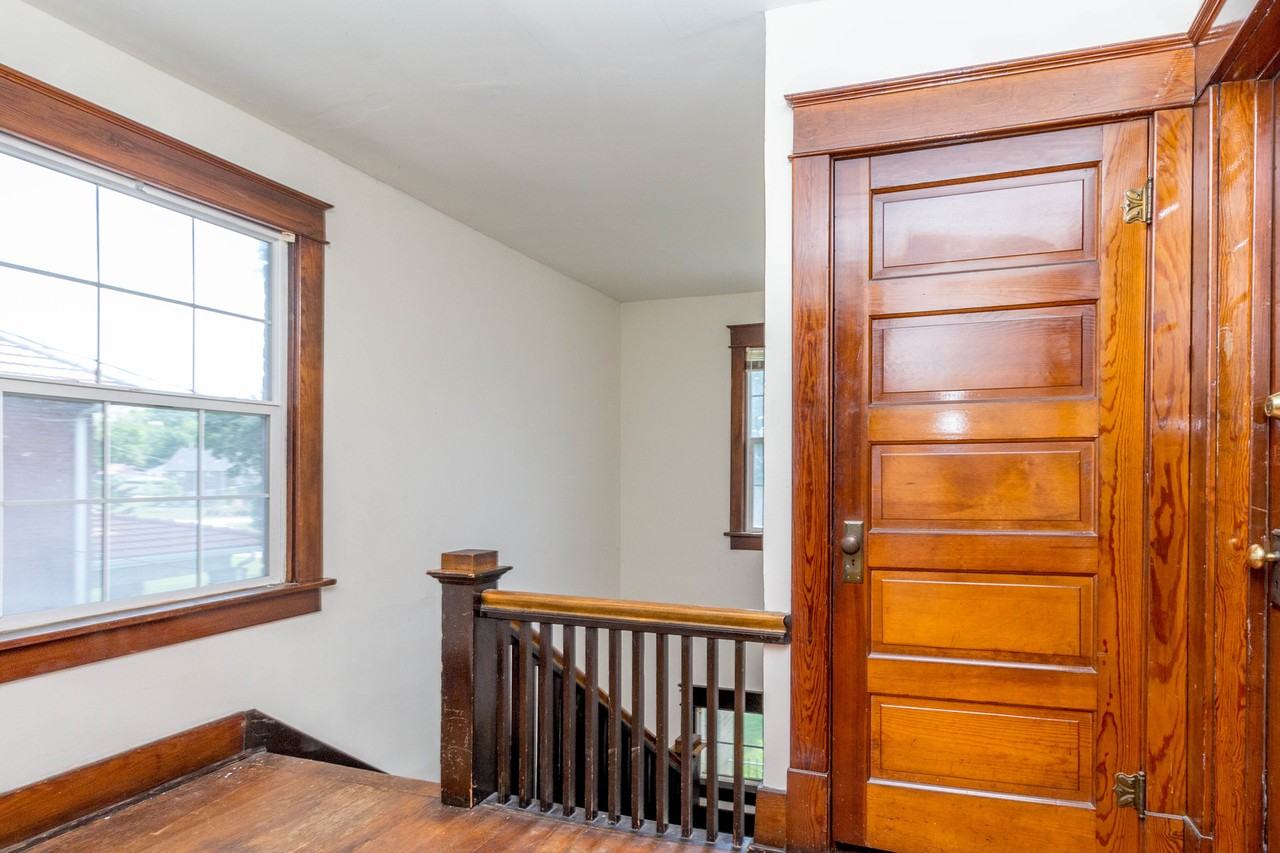 1317 Paris Road - Photo 5 of 18