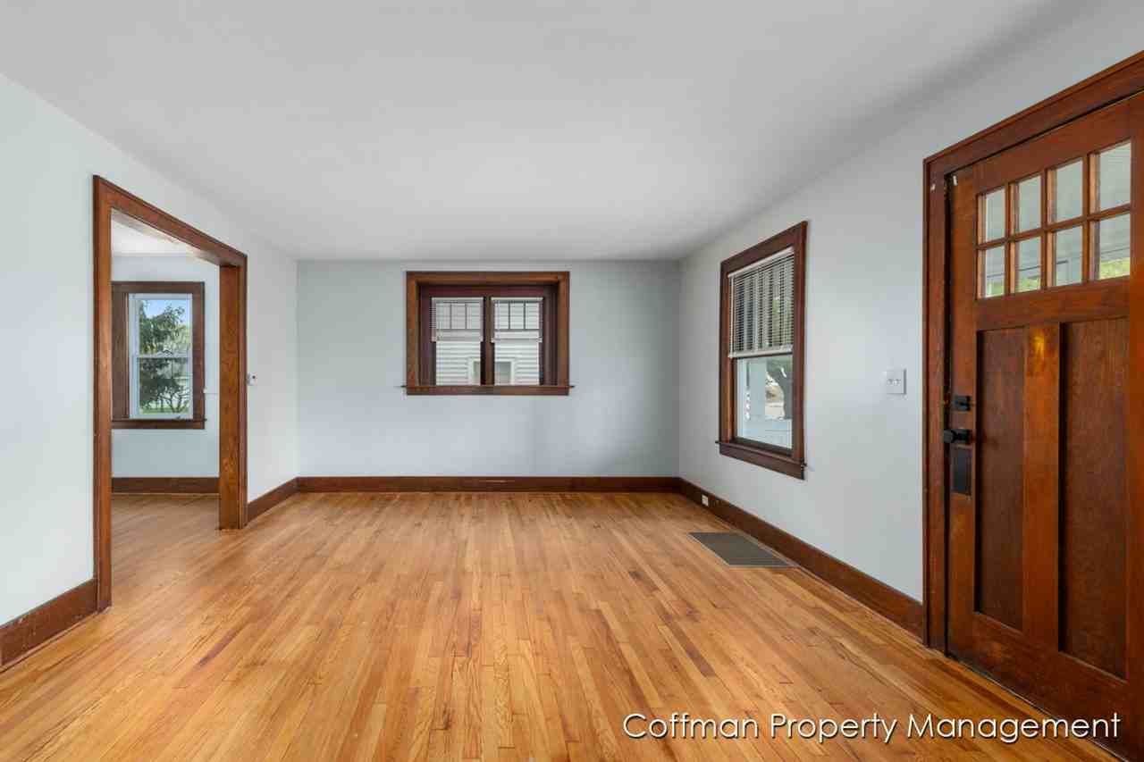 910 Sibley St Nw - Photo 5 of 20