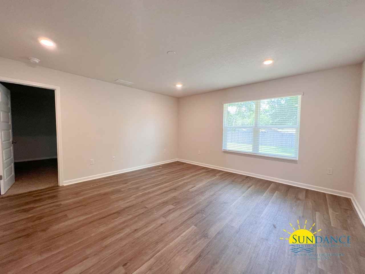 5374 Wyndell Cir - Photo 5 of 17