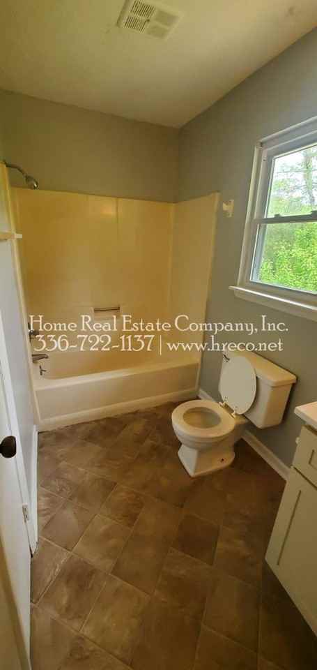 3463 Valley Rd - Photo 2 of 9