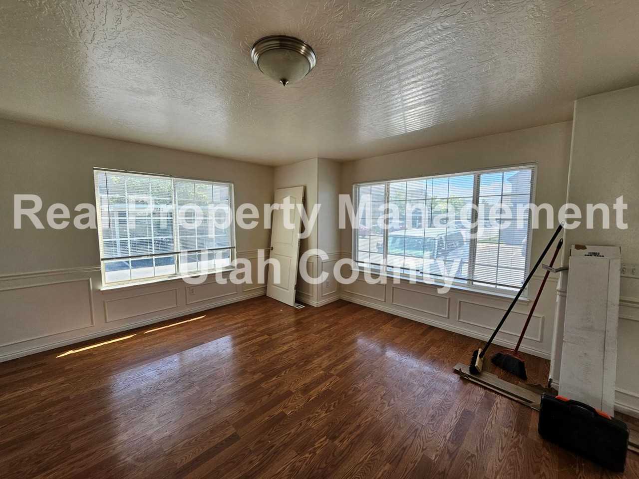 491 N 1235 W - Photo 7 of 19