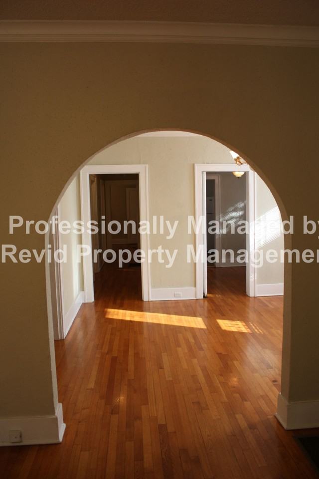 1820 Forest Ave - Photo 5 of 23