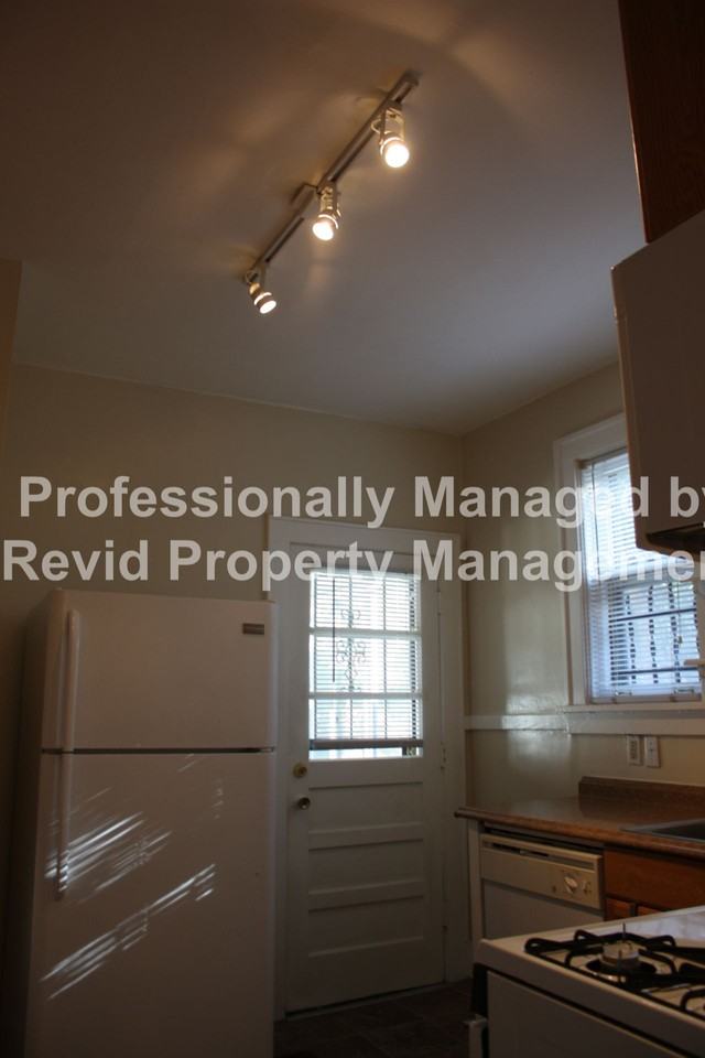 1820 Forest Ave - Photo 6 of 23