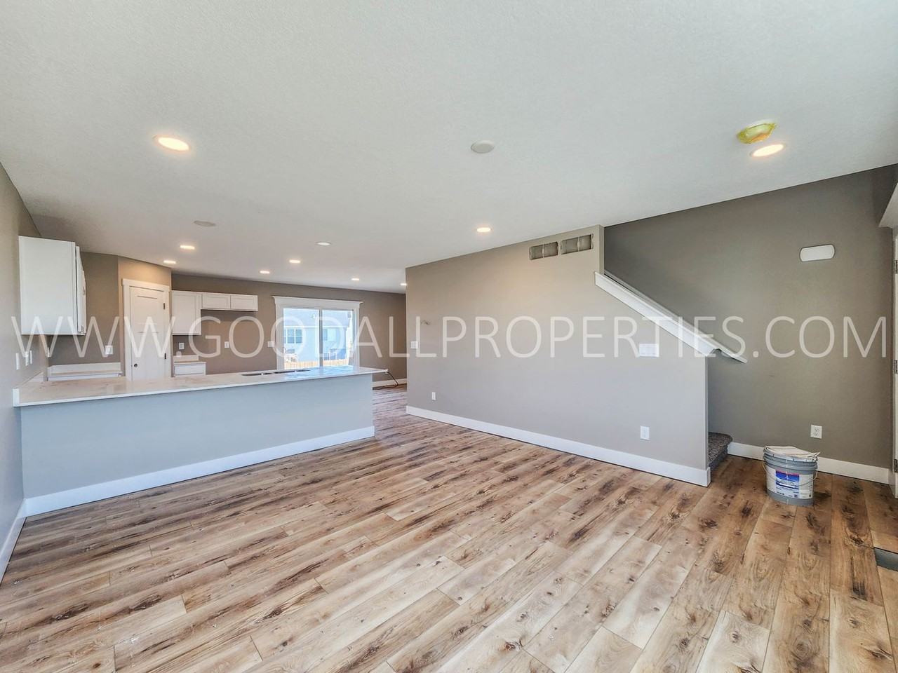 295 Nw Morgan Ct - Photo 4 of 37