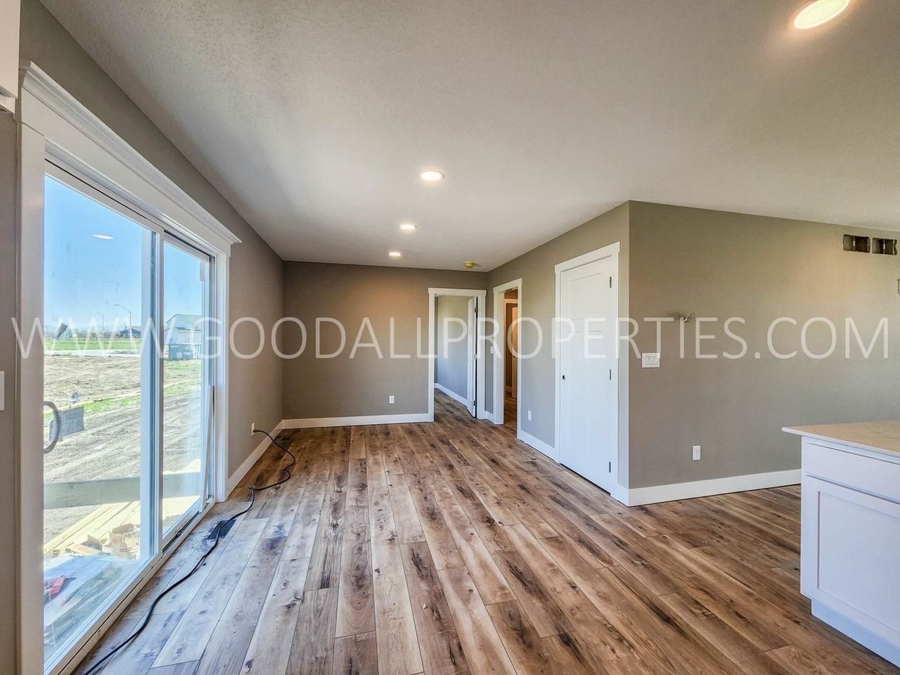 295 Nw Morgan Ct - Photo 6 of 37