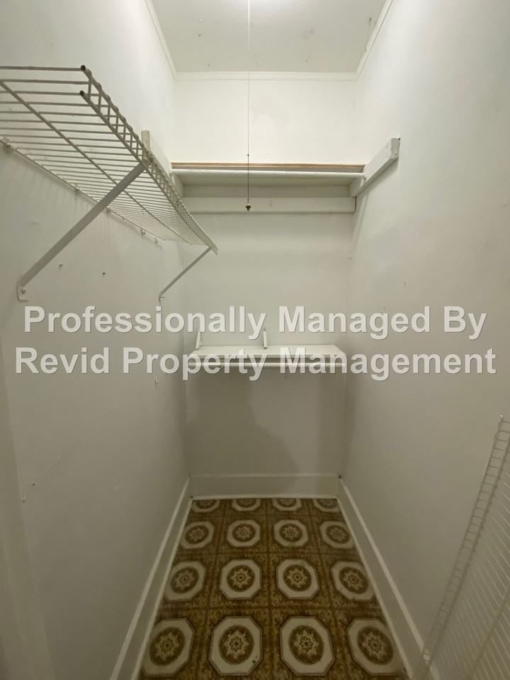 2164 Harbert Ave - Photo 2 of 32