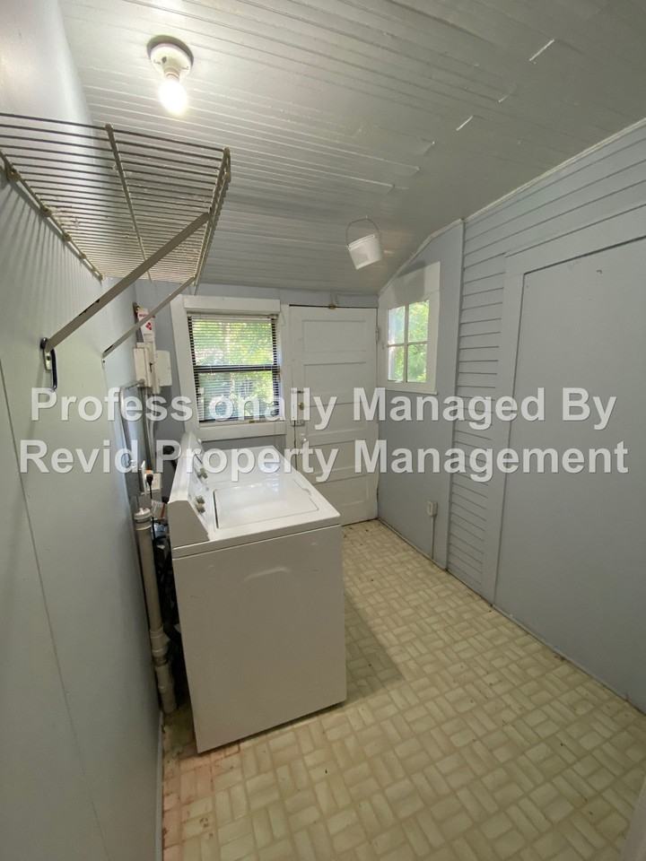 2164 Harbert Ave - Photo 5 of 32