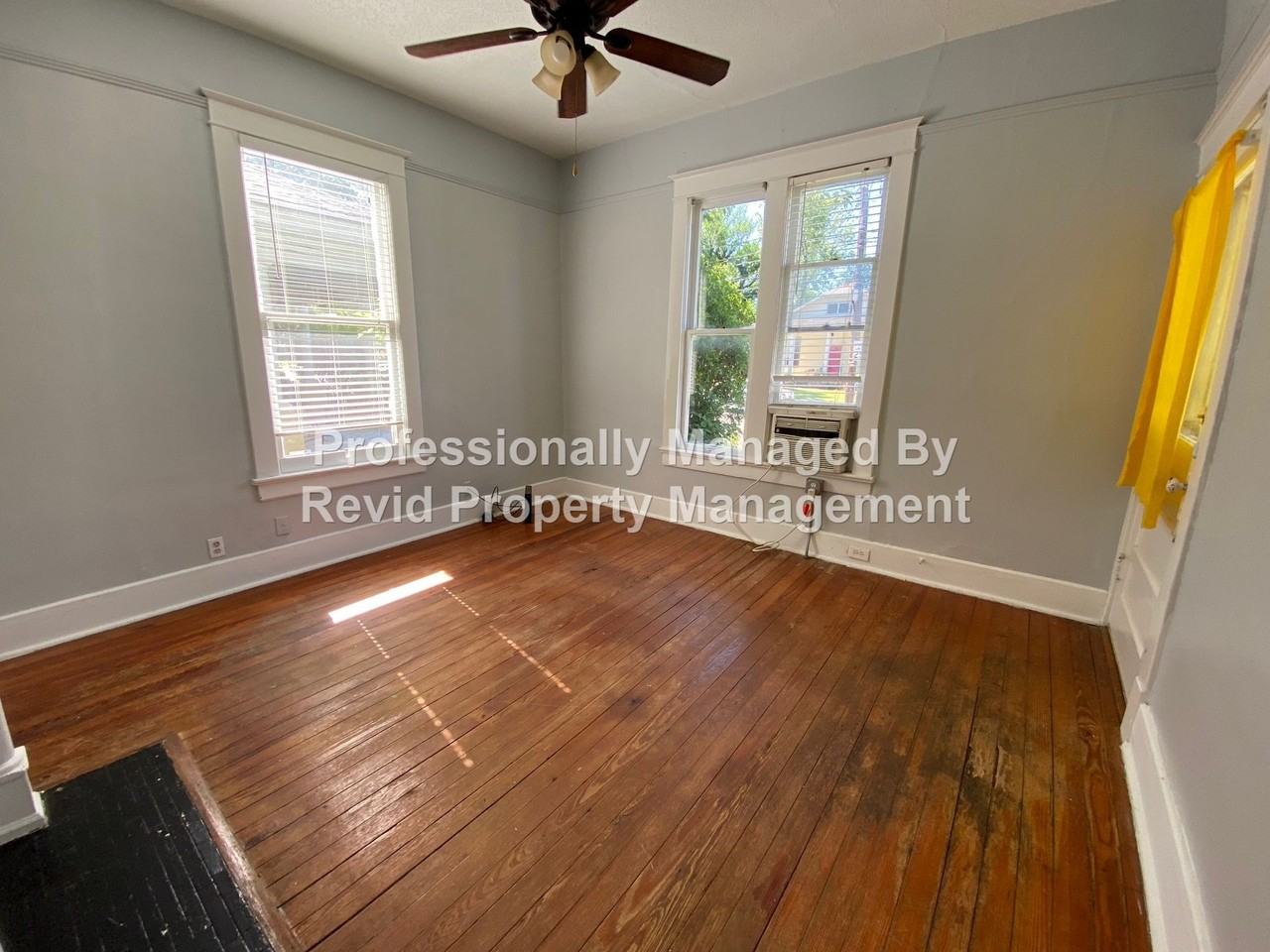 2164 Harbert Ave - Photo 6 of 32