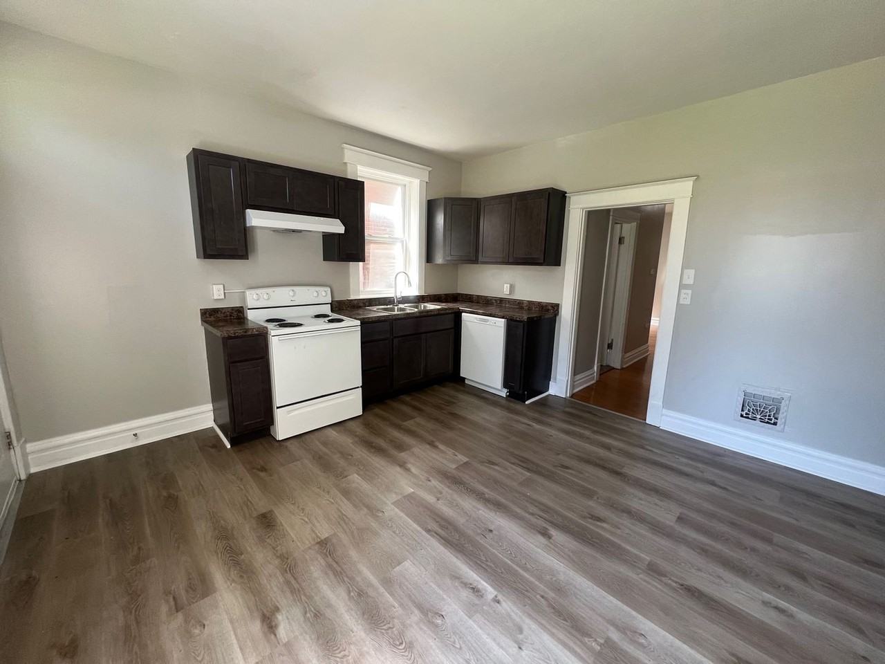 4650 Michigan Ave - Photo 4 of 15