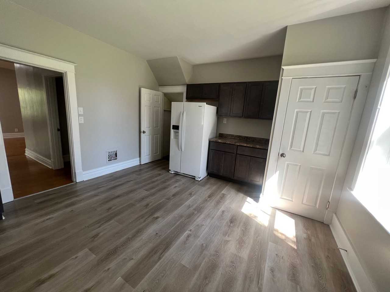 4650 Michigan Ave - Photo 5 of 15