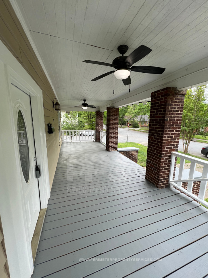 957 White St Sw - Photo 2 of 12