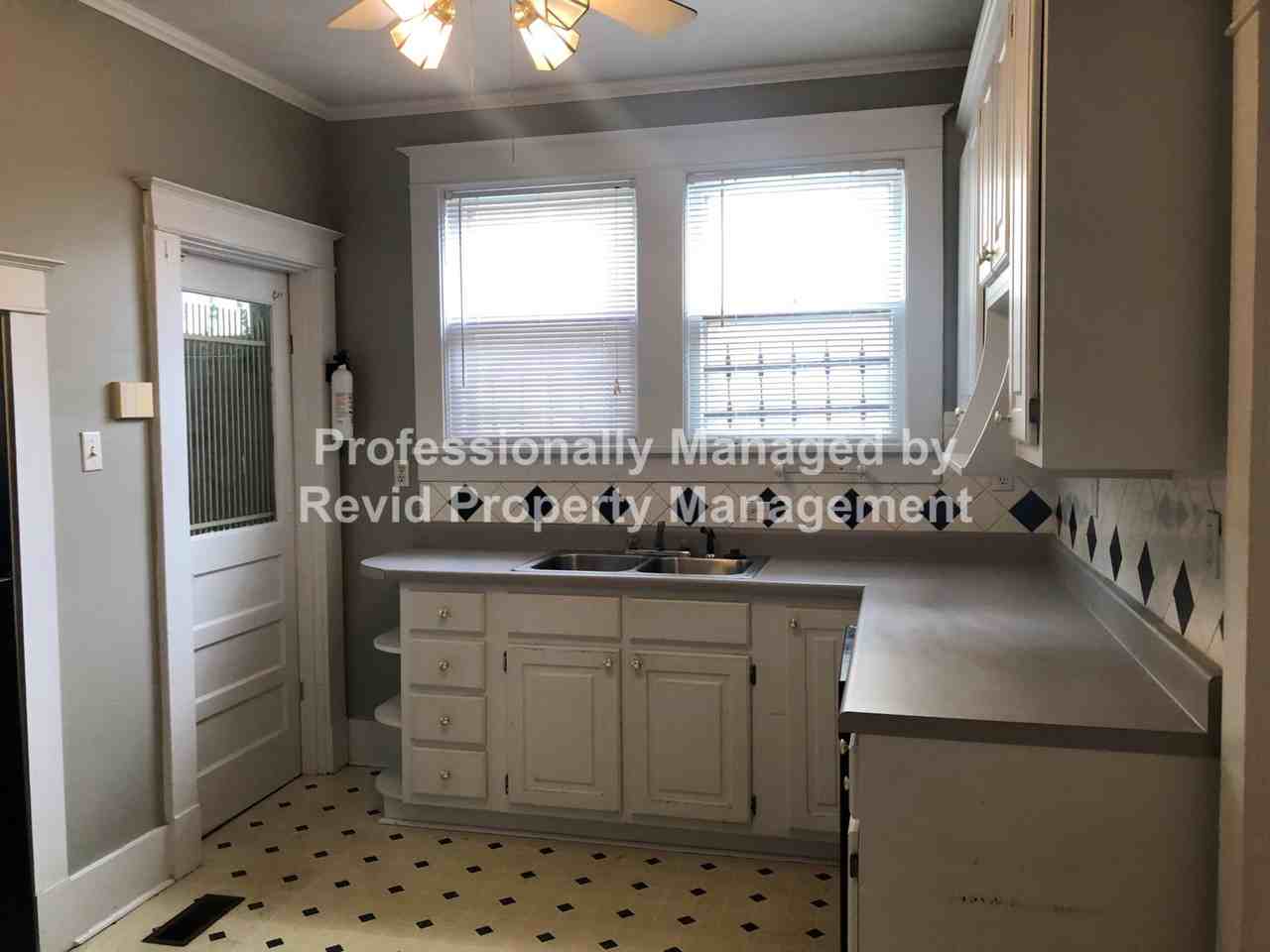201 N Auburndale St - Photo 6 of 31