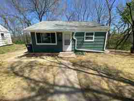 2209 N 38th Ave - Photo 1 of 1