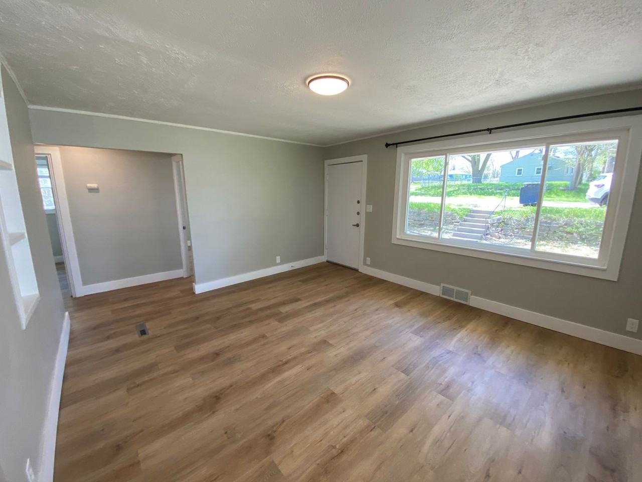 2209 N 38th Ave - Photo 3 of 15
