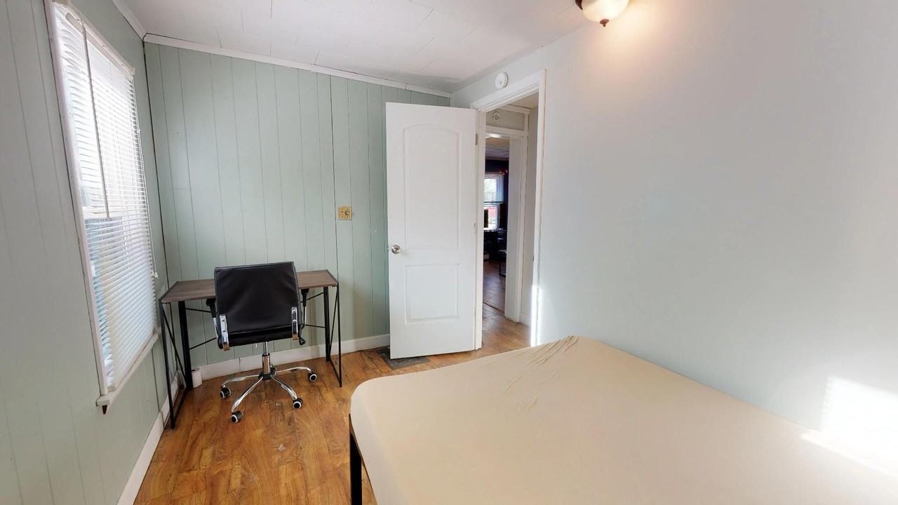 2 Florence Ave - Photo 2 of 8