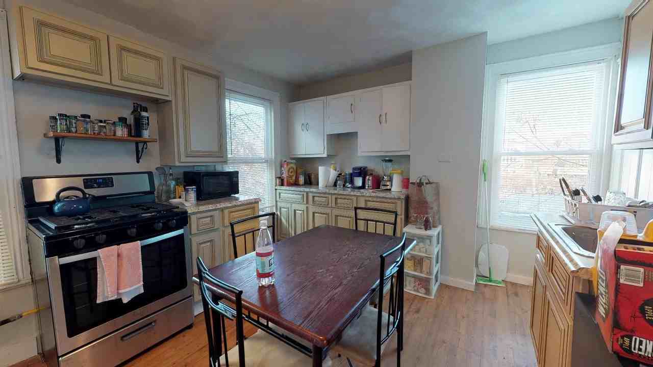 2 Florence Ave - Photo 4 of 8