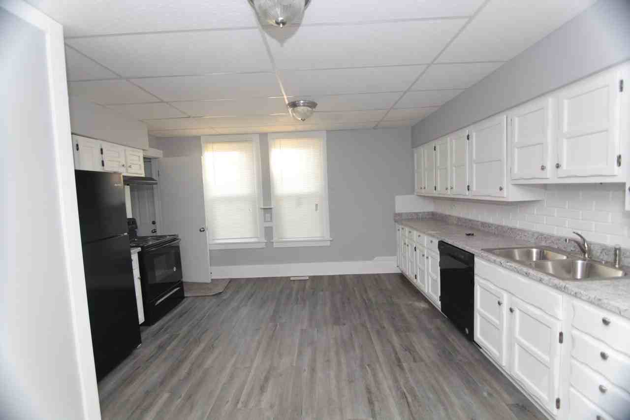 1316 15th St - Photo 2 of 18