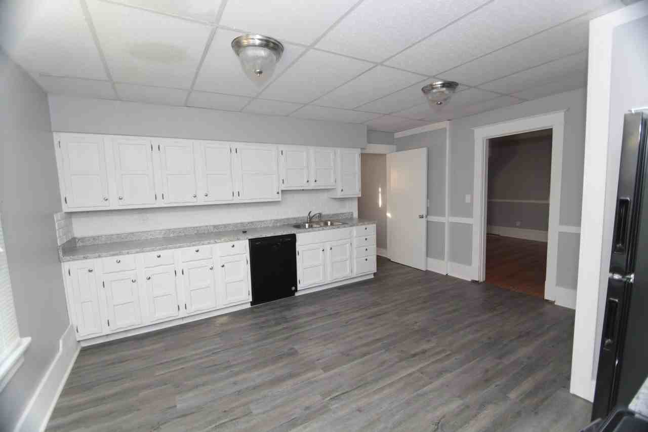 1316 15th St - Photo 3 of 18