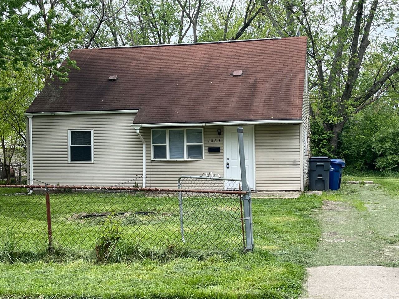 1023 Dimson Dr E - Photo 2 of 19