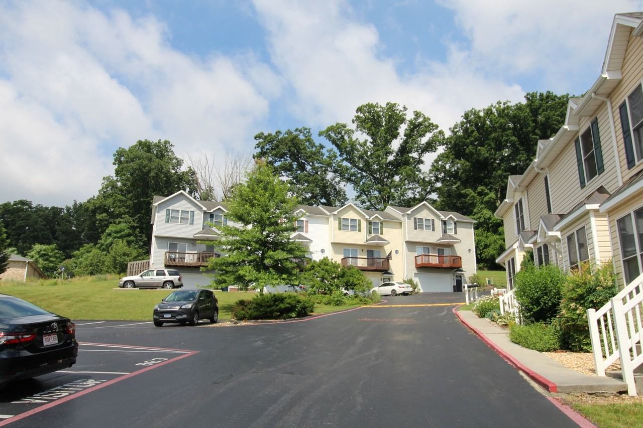 865 Camelot Ln - Photo 3 of 27