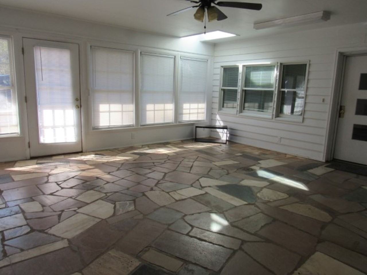 35 Fishermans Ln Apt B - Photo 3 of 17