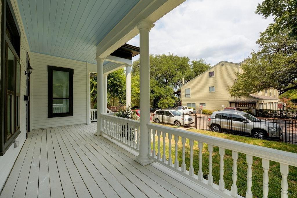 901 Shoal Cliff Ct - Photo 2 of 29